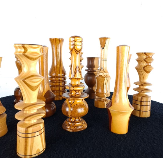 Image 1 of Set di 14 candelieri e piccoli vasi vintage in legno tornito a mano con intarsio.
