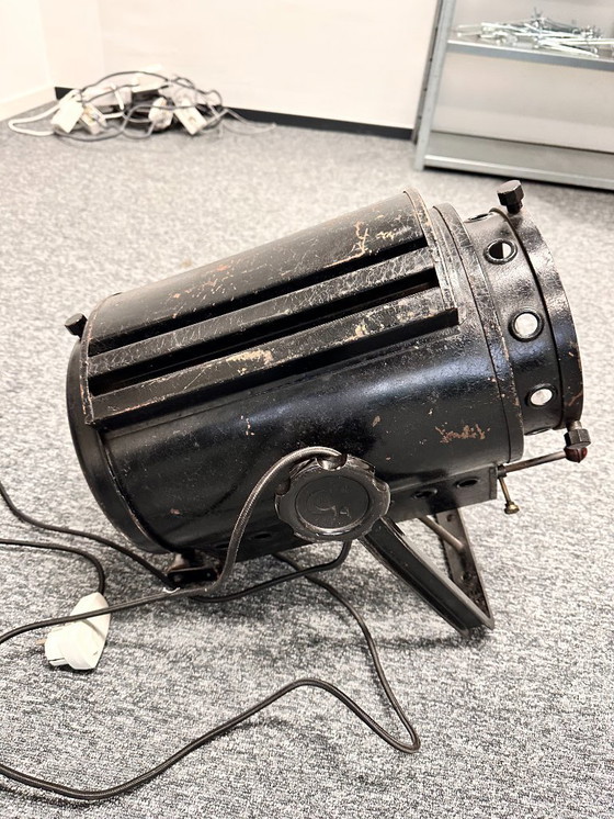 Image 1 of Scheinwerfer für ein altes Industrietheater