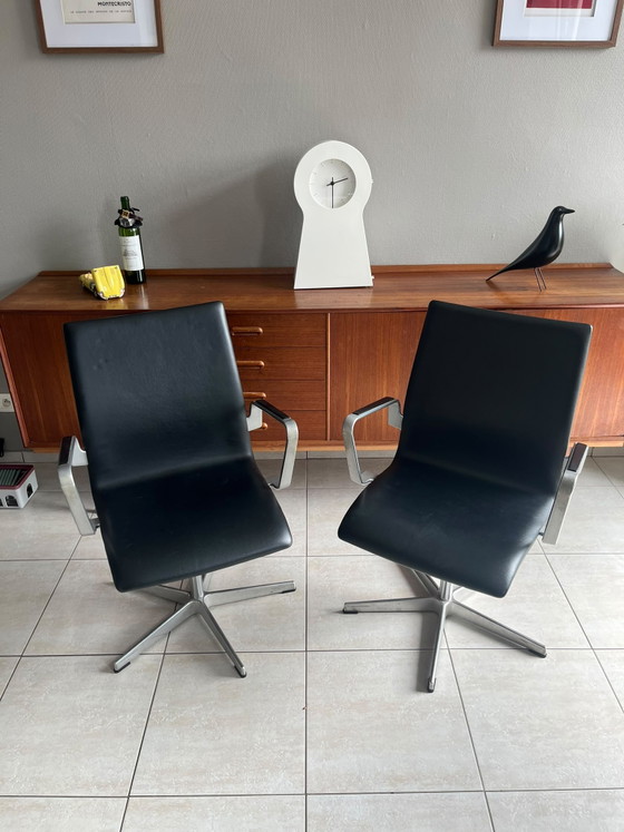 2x Fritz Hansen Oxford By Arne Jacobsen – Office chairs, Leather, Aluminium (photo 4 of 9)