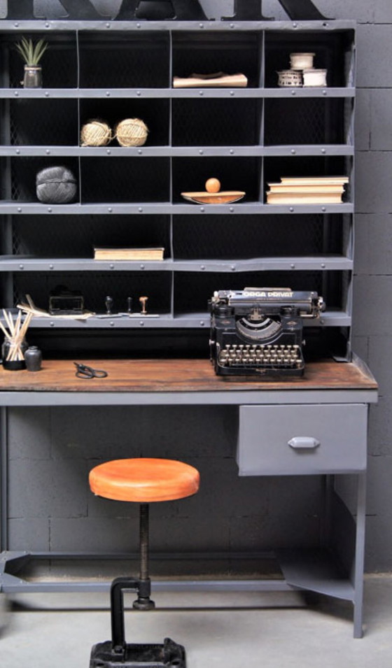 Image 1 of meuble/bureau de tri du courrier vintage
