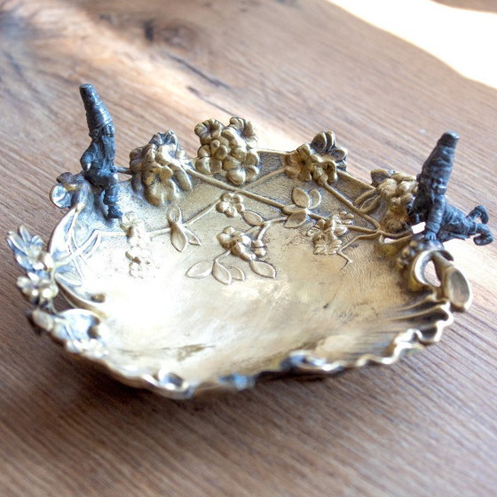 Petit plat ancien Art Nouveau : orné de gnomes et de motifs floraux – Objets déco, Brass (photo 12 of 13)