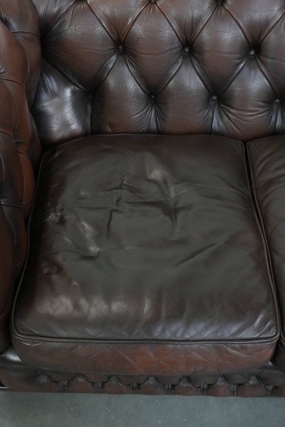 Image 1 of Canapé Chesterfield vintage 2 places en cuir de vachette marron foncé, de style anglais