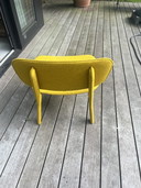 Una silla amarilla de Ligne Roset