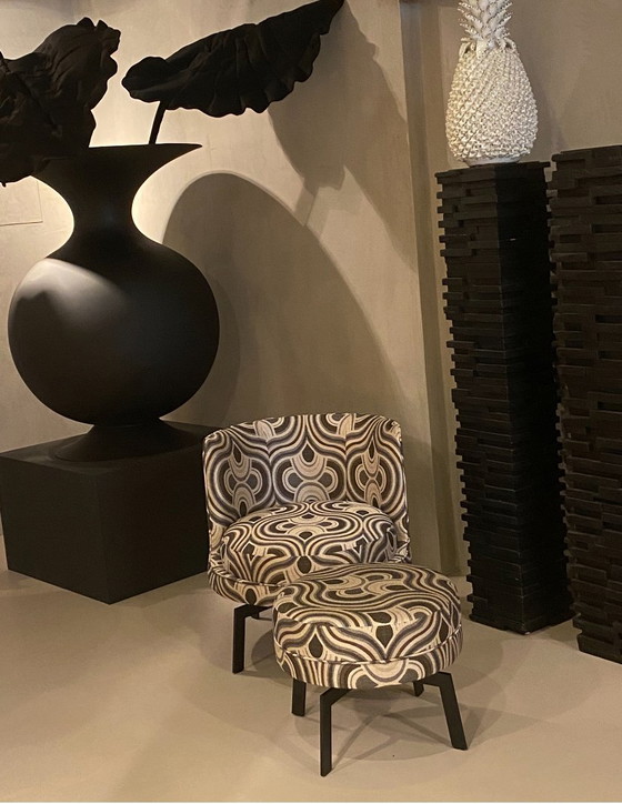 Image 1 of Lounge with bold print, with ottoman