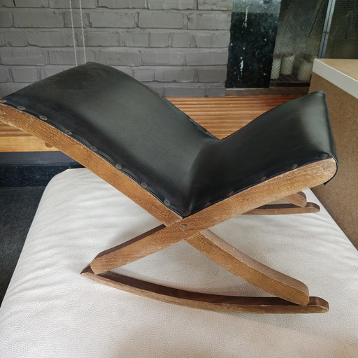 Poggiapiedi/sgabello da meditazione vintage a dondolo – Design scultoreo