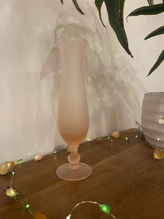 Pink frosted glass vase (photo 3 of 4)