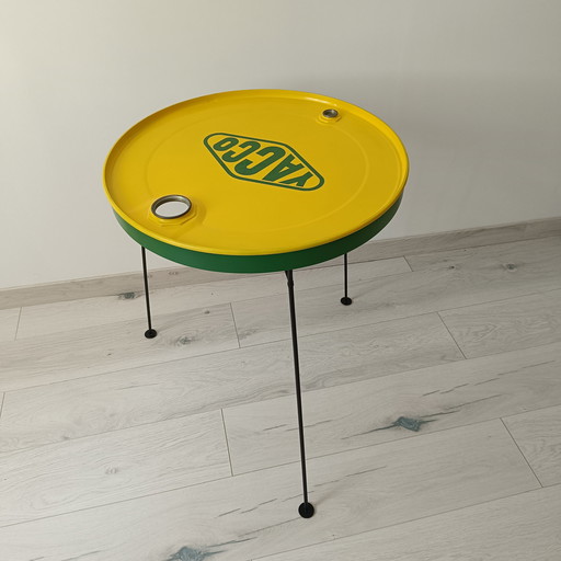 Table d'appoint Yacco - Fabriquée à la main à partir de bidons d'huile recyclés (Pièce unique - France)