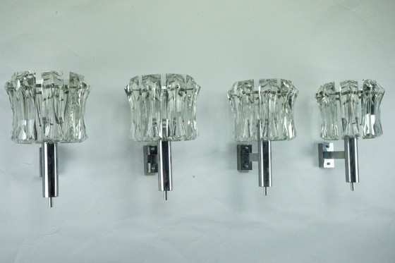 Image 1 of Ensemble de quatre grandes appliques en verre de Murano et en laiton chromé, Italie, années 1960.