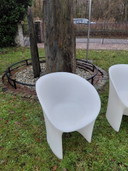 2x Sedia Moon di Tokujin Yoshioka.