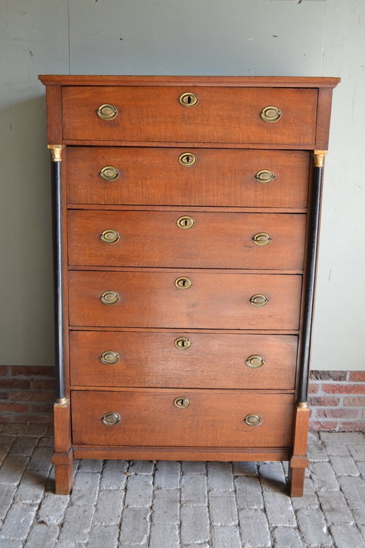 Chiffonnière, commode ancienne en chêne.