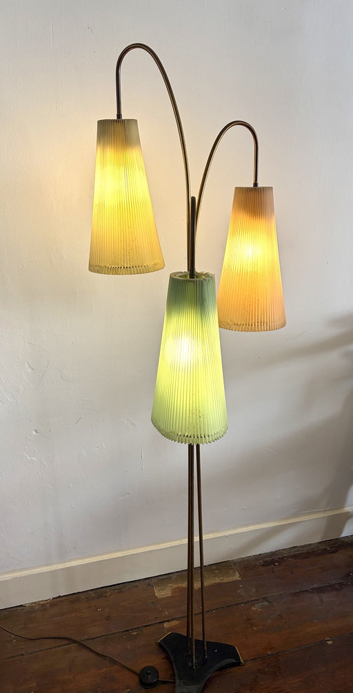 Lampadaire en laiton des années 1950 avec 3 abat-jour plissés pastel