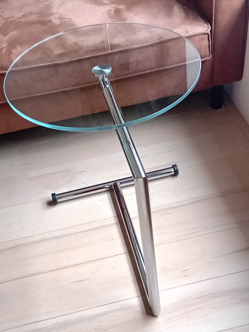 Side table model 'Arthe'