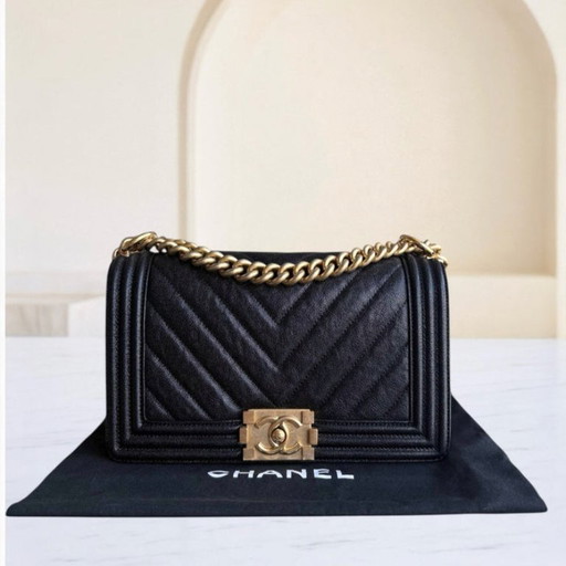 Chanel Boy Medim - Caviar 25CM generfd kalfsleer Chevron Zwart Goudkleurige hardware Serie 26