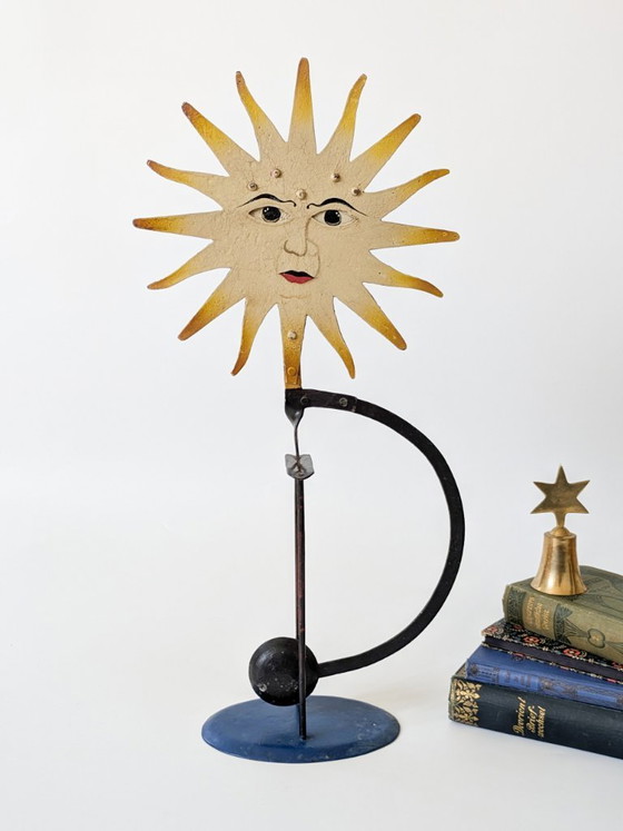 Scultura cinetica vintage a forma di volto di sole, in metallo dipinto a mano. – Sculture (photo 18 of 18)