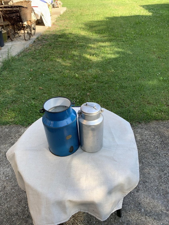 Blue and Aluminum Milk Cans, 1950s, Set of 2 – Decorative Objects, Aluminium (photo 5 of 7)