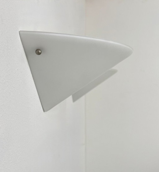 Coppia di applique vintage, cromo e vetro opalino, Francia, 1980