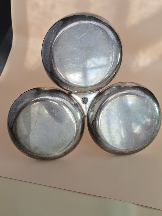 Image 1 of Versilbertes Jugendstil-Tablett mit drei Schalen, gekennzeichnet mit R*M 15. Versilbertes Jugendstil-Tablett mit drei Schalen – 