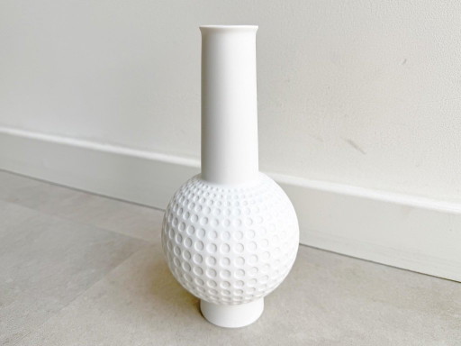 1x Vintage White Biscuit Porcelain AK Kaiser Vintage Vase with Dots – vazen (photo 2 of 8)