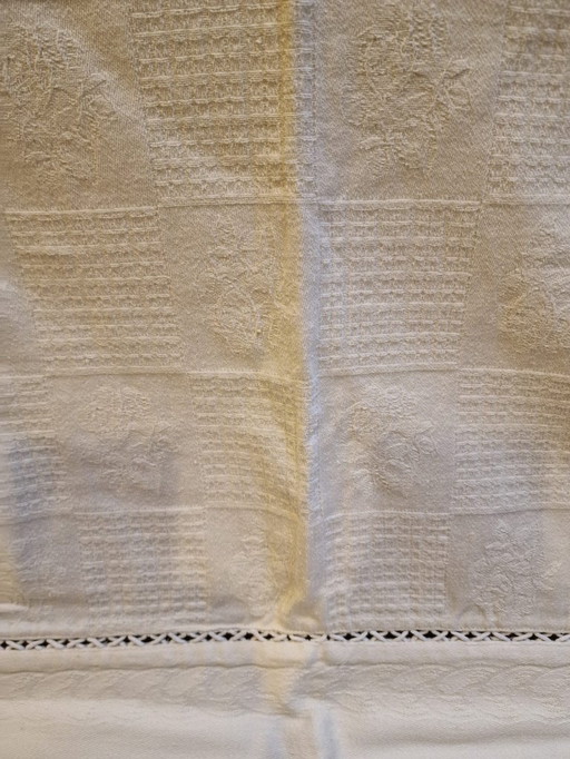 Nappe à motifs tissés