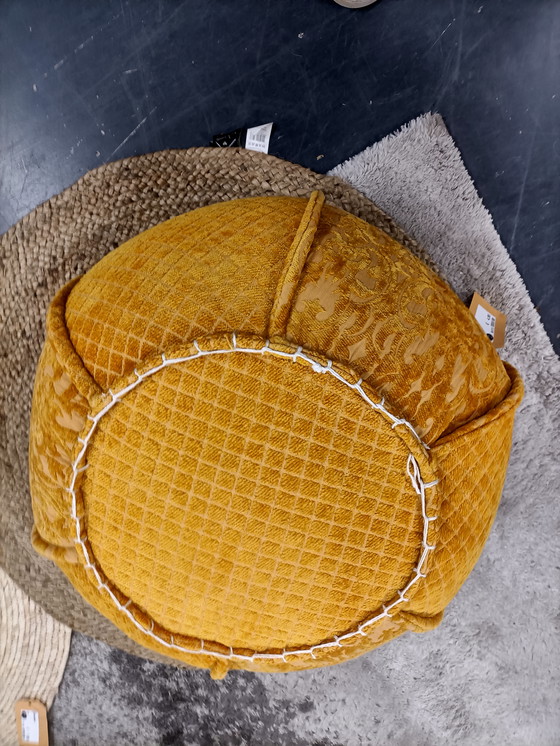 Image 1 of Pouf unique de la collection Luxury lifestyle.