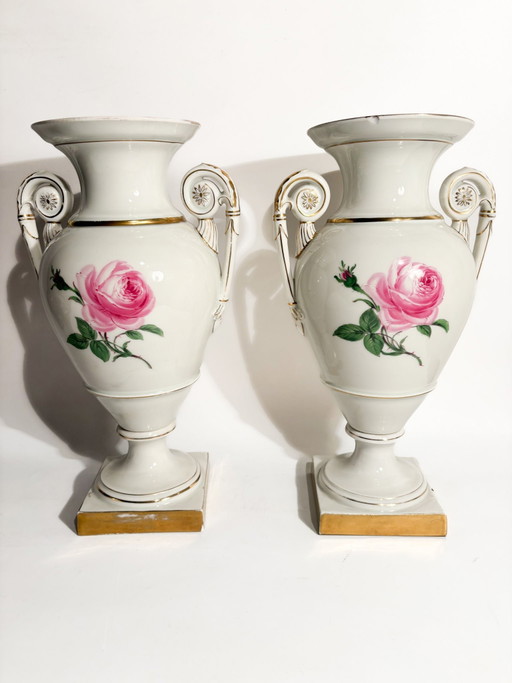 Pair of Meissen Red Rose Amphora Porcelain Vases, Early 20th Century – vazen