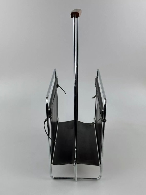 Image 1 of Revistero de metal de teca de los años 60 y 70 con diseño de mediados de siglo.