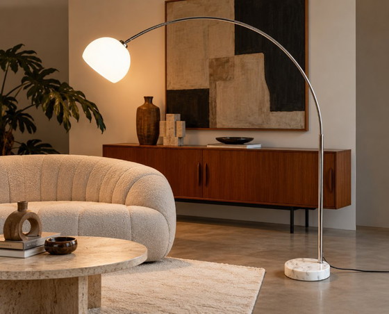 Lampada ad arco cromata con base in marmo bianco, Stile Space Age, Lampade da terra, Metallo, Modern (foto 2 di 5)