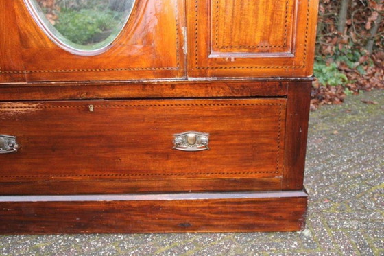 Image 1 of Armadio vintage in legno (anni 30-40) armadio per ragazze