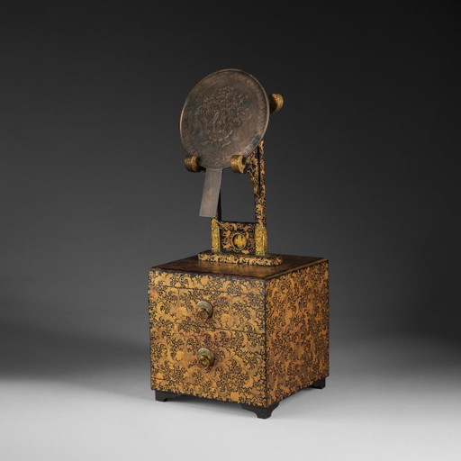 Élégante coiffeuse japonaise antique