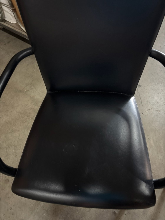 Poltrona Frau Vittoria set of 4, Dining chairs, Leather, Metal, Black (photo 5 of 6)