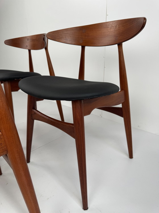 Image 1 of Set van 4 CH33 eetkamerstoelen, Hans J. Wegner, Denemarken, jaren 1950