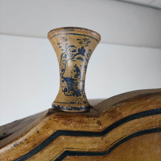 Image 1 of 18th-century Dutch Witwerk cabinet with original key and imitation Delft Blue decoration