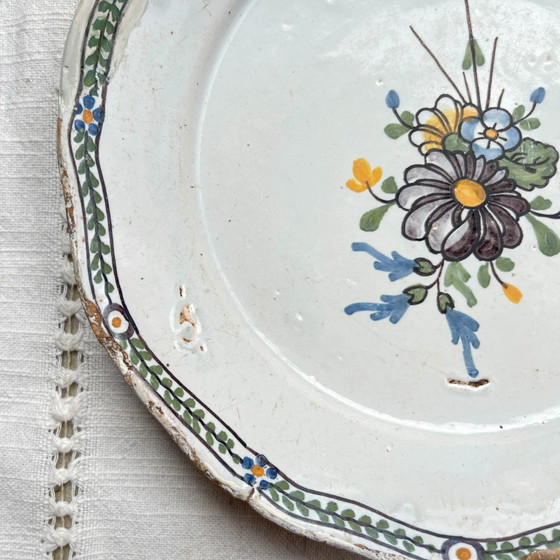 Antiek Frans faience bord, 18e eeuw, Nevers bloemmotief – Servies (photo 4 of 9)