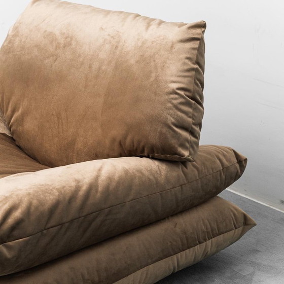 Image 1 of  COPPIA DI POLTRONE LOUNGE VINTAGE IN VELLUTO BEIGE ANNI ’70 MODERNARIATO