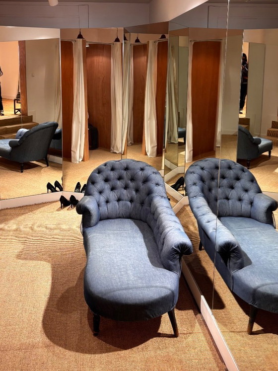 Image 1 of Lounge Bank
