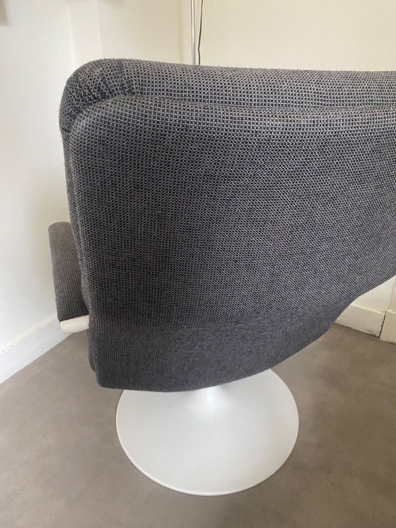 Image 1 of Artifort F142