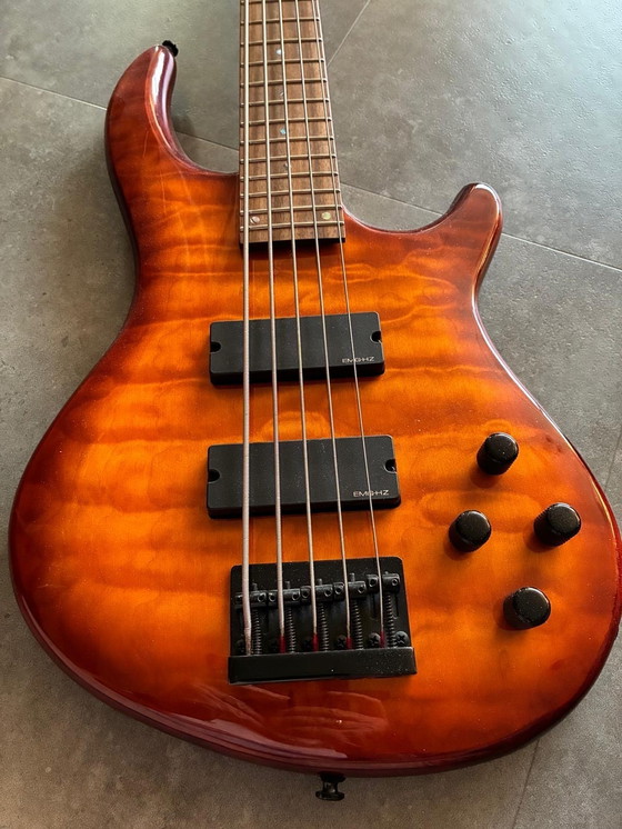 Image 1 of Guitare basse