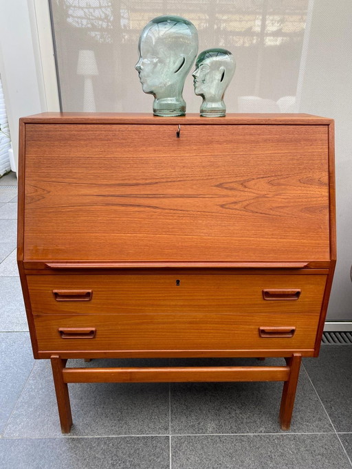 Arne Whal Iversen Secretary Desk