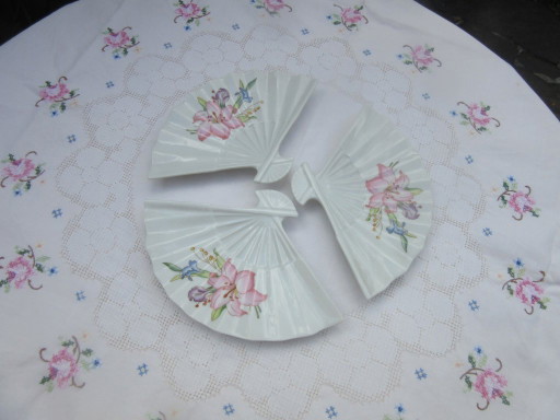 3 plateaux à bibelots vintage en porcelaine en forme d'éventail, véritable décor floral – tafelaccessoires