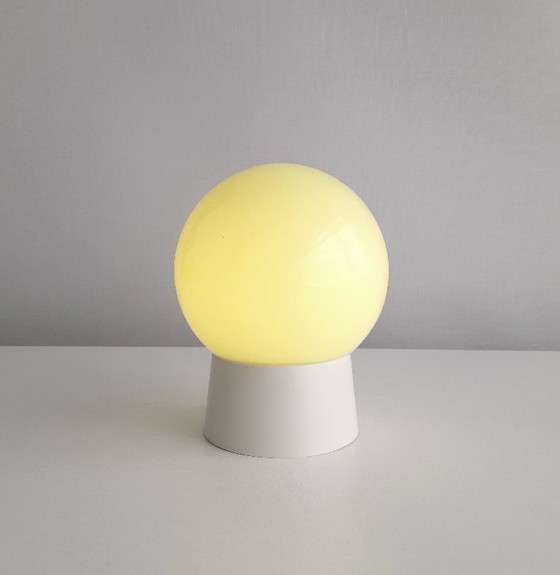 Image 1 of Zacht groen glazen art deco plafondlampje, pastelkleurige glazen bol lamp, small variant