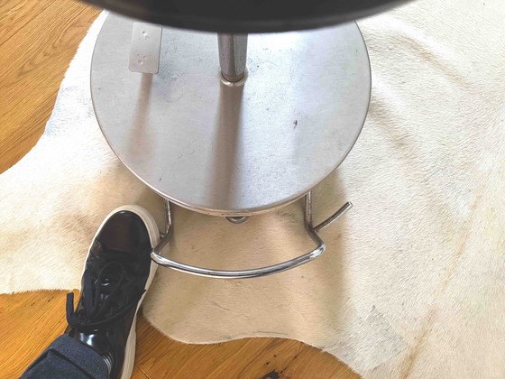 Image 1 of Vintage industriële draaistoel met voetrem (ook bekend als mobiele draaistoel / operatiekruk) Ook als doktersstoel, werkplaats