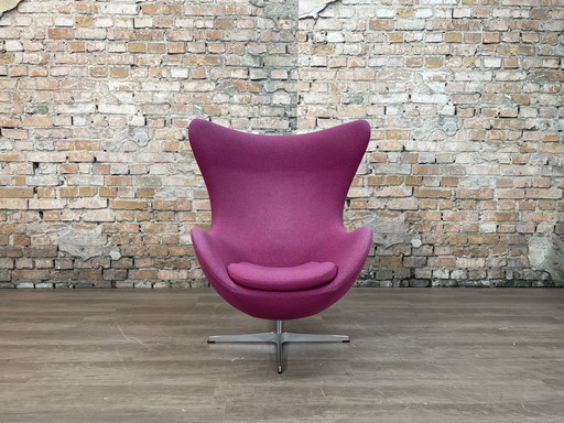 Chaise Fritz Hansen Egg Chair fuchsia