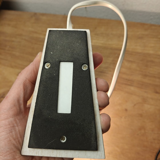 Image 1 of Vintage postmodern bureaulamp met messing en witte geometrische voet.