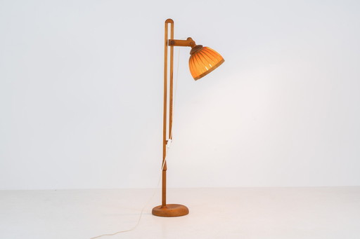 Sculptural pine floor lamp by Hans-Agne Jakobsson for Ellysett Markaryd (Sweden,1960s).