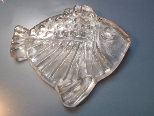 Poisson suspendu à la fenêtre de Pukeberg