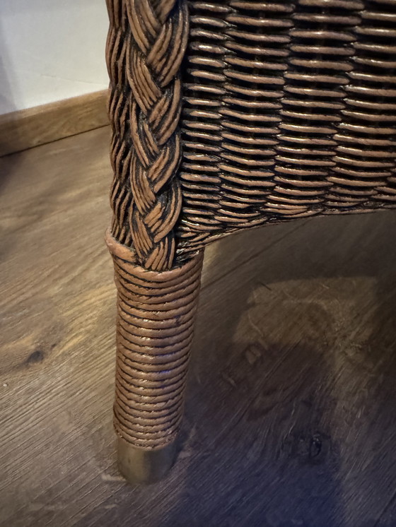 Image 1 of 8 Lloyd Loom stoelen met bijhorende kussens 2 met armleuningen y 6 zonder leuning 