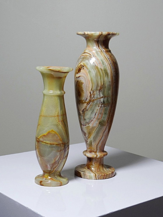 Image 1 of Duo de vases balustres vintages en onyx strié vert Italie mid-century