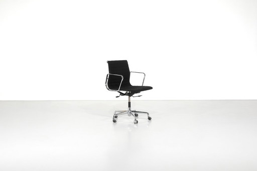 "EA 117" office chair by Charles Ray Eames for ICF USA 1969.