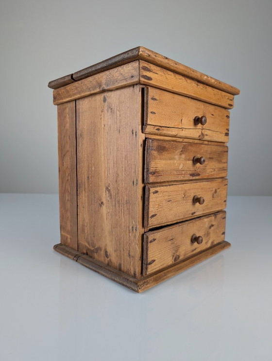 Image 1 of Piccola cassettiera da farmacia in pino naturale primitivo rustico, anni '40