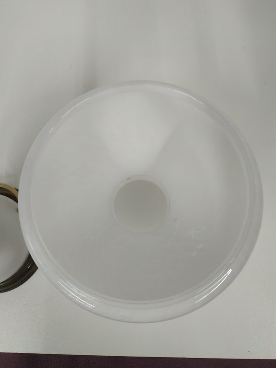 Image 1 of Lampe à huile ancienne vintage en verre opale (convertie).